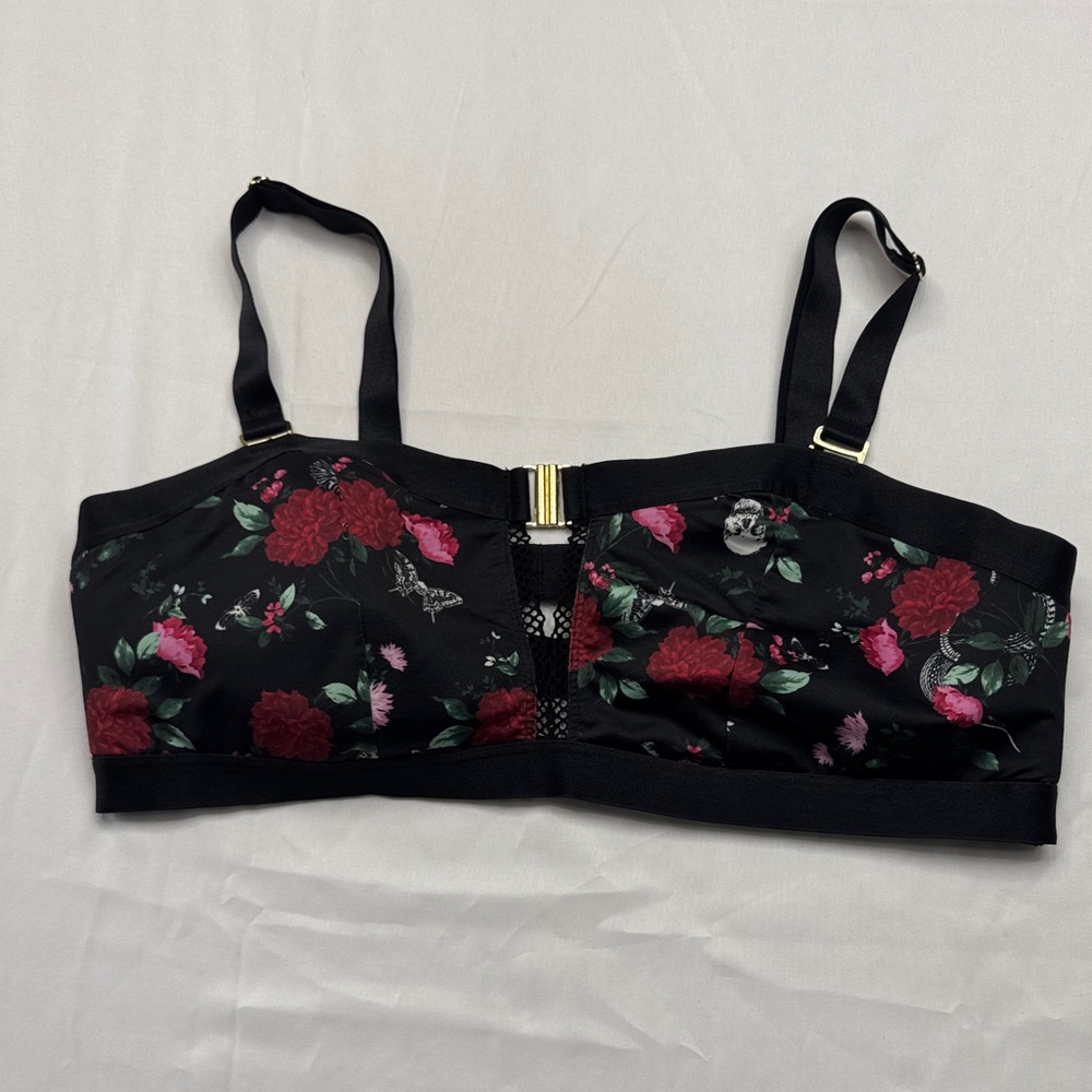Torrid curve Elegant Black and Red Floral Bandeau keyhole bra skulls butterflies